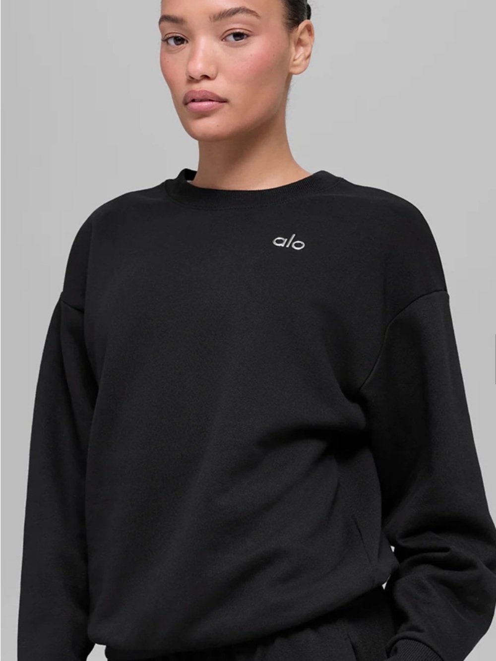 ALO Yogas Women’s Black Crewneck pullover